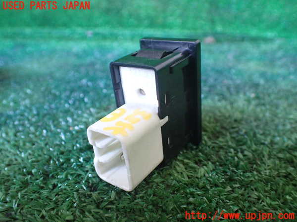 1UPJ-9232556306]ハイラックスサーフ(RZN185W)スイッチ1 (バックドアガラス開閉) 中古_2