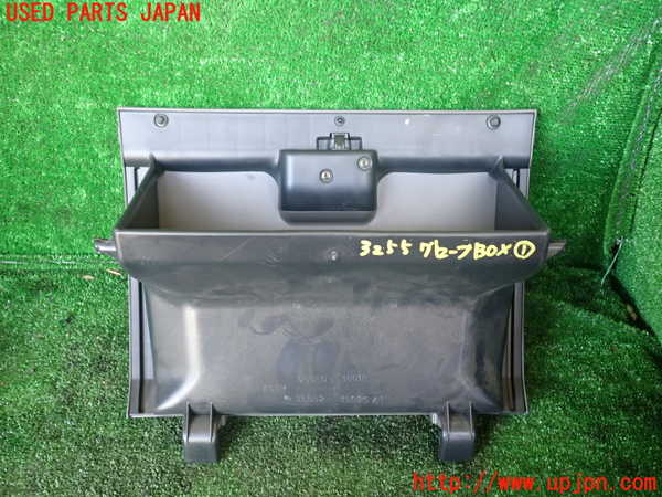 1UPJ-9232557516]ハイラックスサーフ(RZN185W)グローブボックス1 中古_4