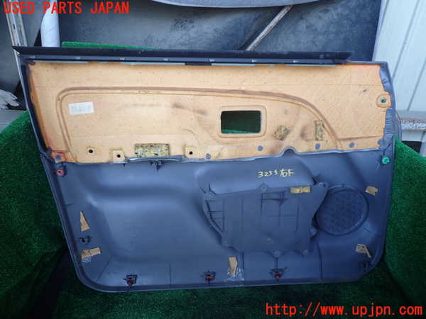 1UPJ-9232551234]ハイラックスサーフ(RZN185W)右前ドア内張り 中古_4