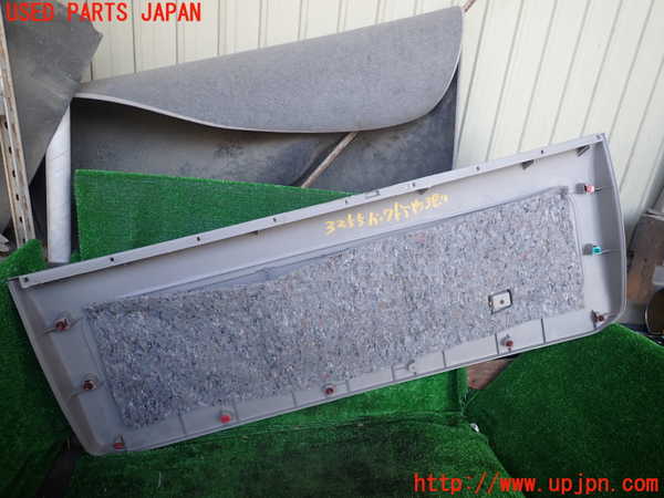 1UPJ-9232551578]ハイラックスサーフ(RZN185W)バックドア内張り 中古_4