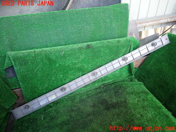 1UPJ-9232557771]ハイラックスサーフ(RZN185W)ラゲッジトレイ1 中古_2