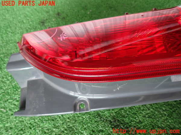 2UPJ-9232561530]ハイエースバン200系(KDH206V)右テールランプ 中古_3