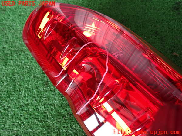2UPJ-9232561536]ハイエースバン200系(KDH206V)左テールランプ 中古_2