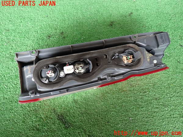 2UPJ-9232561536]ハイエースバン200系(KDH206V)左テールランプ 中古_4