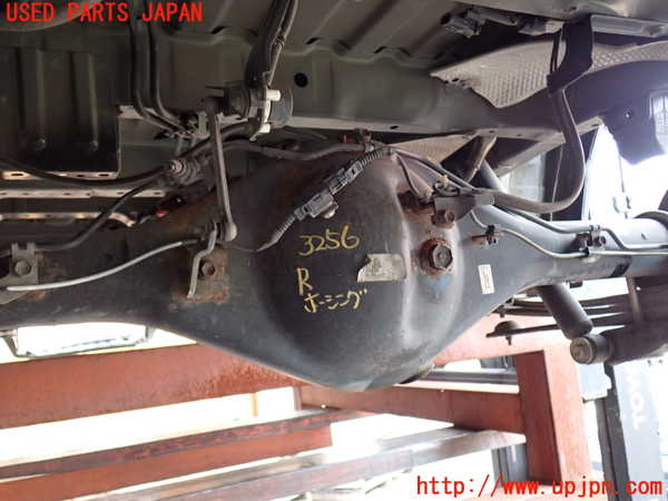2UPJ-9232564400]ハイエースバン200系(KDH206V)リアデフホーシング 中古_3