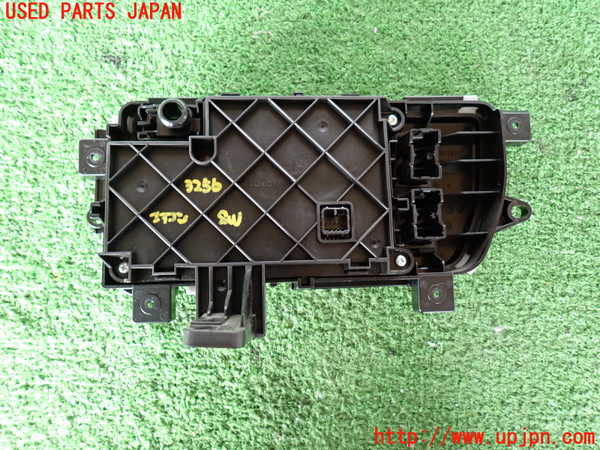 2UPJ-9232566066]ハイエースバン200系(KDH206V)エアコンスイッチ1 中古_4