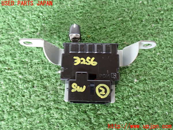 2UPJ-9232566307]ハイエースバン200系(KDH206V)スイッチ2 中古_2