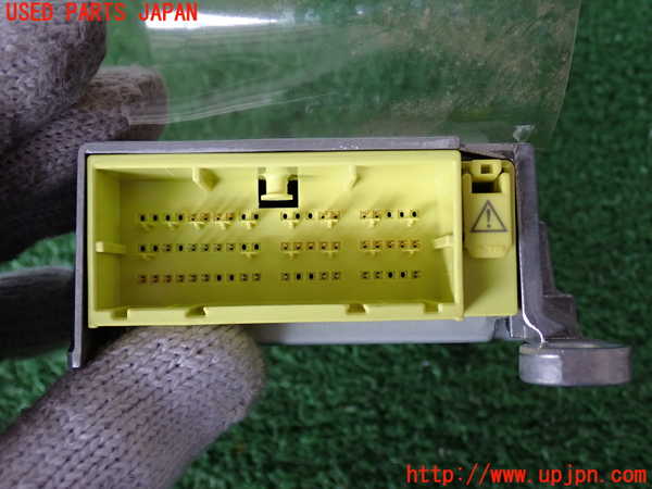 2UPJ-9232566145]ハイエースバン200系(KDH206V)エアバッグコンピューター (展開済)(ジャンク品) 中古_2