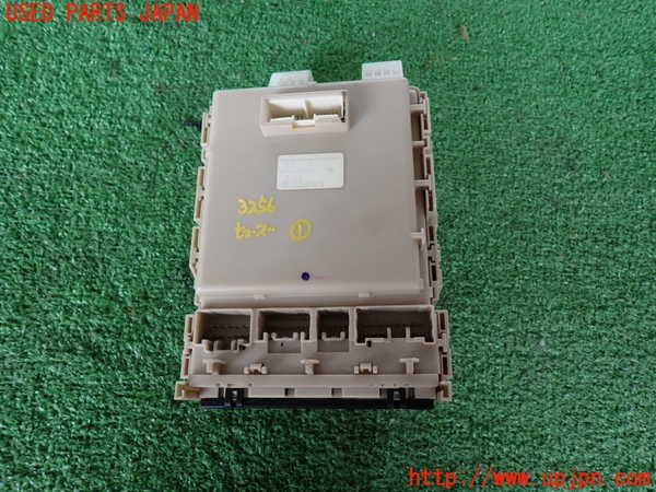 2UPJ-9232566741]ハイエースバン200系(KDH206V)ヒューズボックス1 中古_2