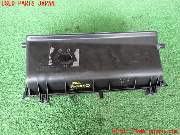 2UPJ-9232567516]ハイエースバン200系(KDH206V)グローブボックス1 中古_4