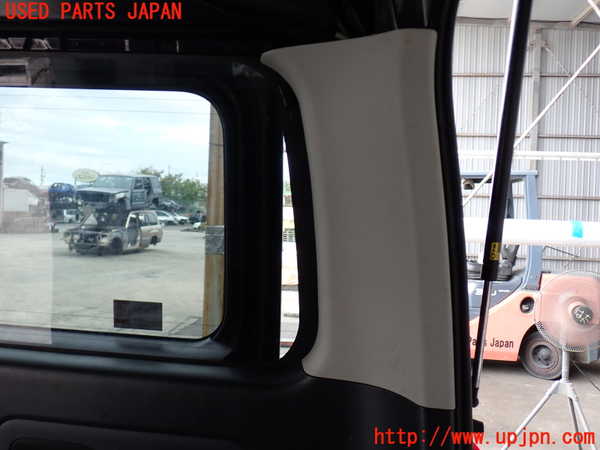 2UPJ-9232567675]ハイエースバン200系(KDH206V)右リアピラートリム 中古_4
