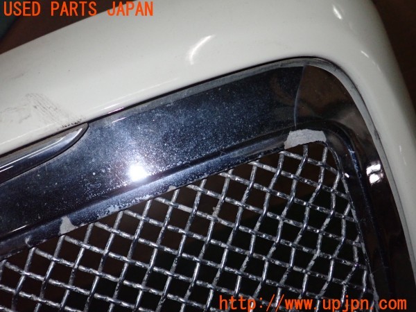 3UPJ=9232570048]クライスラー 300C(LX57)前期 XENON ゼノン 12501 フロントバンパー フォグ・コーナーランプ付き 中古_2