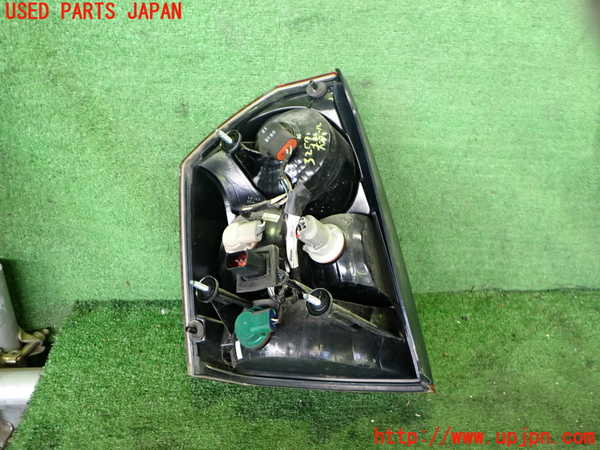 2UPJ-9232571530]クライスラー・300C(LX57-)右テールランプ 中古_3