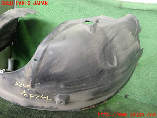 2UPJ-9232571090]クライスラー・300C(LX57-)右前フェンダーライナー 中古_2