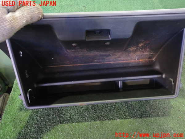 2UPJ-9232577516]クライスラー・300C(LX57-)グローブボックス1 中古_3