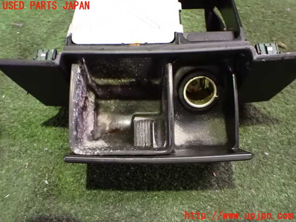 2UPJ-9232577821]クライスラー・300C(LX57-)灰皿1 中古_3