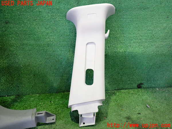 2UPJ-9232577665]クライスラー・300C(LX57-)右センターピラートリム 中古_3