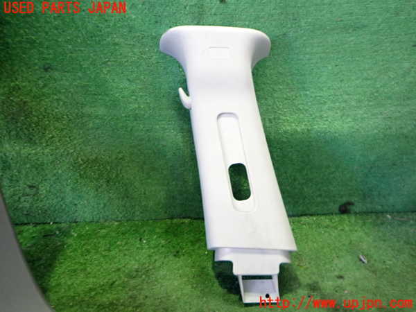2UPJ-9232577670]クライスラー・300C(LX57-)左センターピラートリム 中古_3