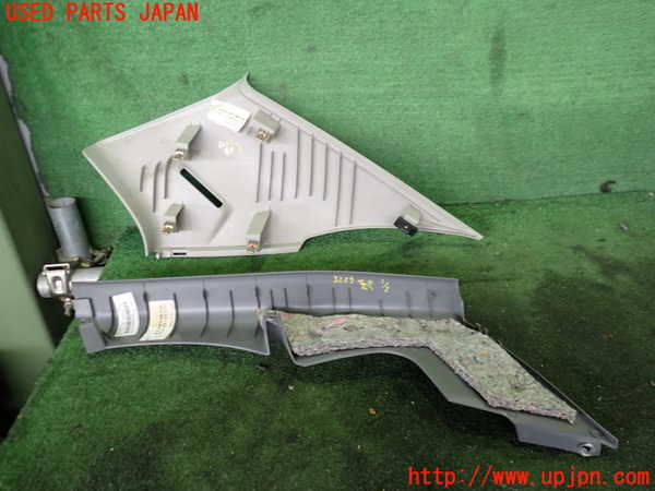 2UPJ-9232577680]クライスラー・300C(LX57-)左リアピラートリム 中古_2
