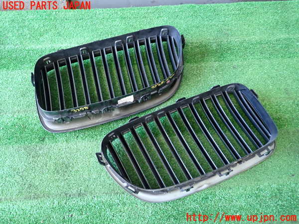 2UPJ-9232581050]BMW 535i(FR35)ラジエターグリル 中古_2