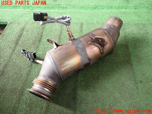 2UPJ-9232582661]BMW 535i(FR35)触媒1 中古_2
