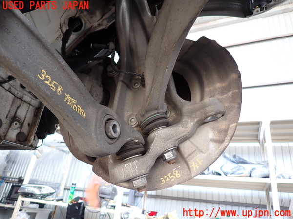 2UPJ-9232584295]BMW 535i(FR35)左フロントナックルハブ 中古_2