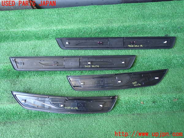 2UPJ-9232587740]BMW 535i(FR35)スカッフプレート 中古_2