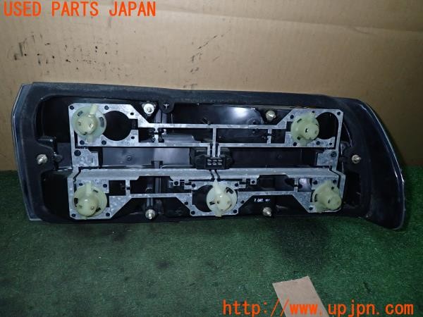 3UPJ=9232590547]BMW 520i(E28)純正 1366769L 左テールランプ 中古_3