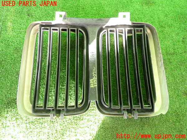 2UPJ-9232591050]BMW 520i (E28)(不明)ラジエターグリル 中古_3
