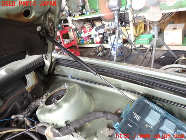 2UPJ-9232591068]BMW 520i (E28)(不明)ボンネットダンパー 中古_2