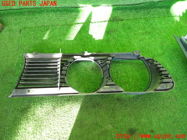2UPJ-9232591140]BMW 520i (E28)(不明)右ヘッドライトリム 中古_2