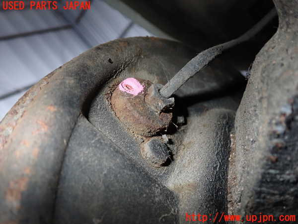 2UPJ-9232594305]BMW 520i (E28)(不明)左リアナックルハブ 中古_3
