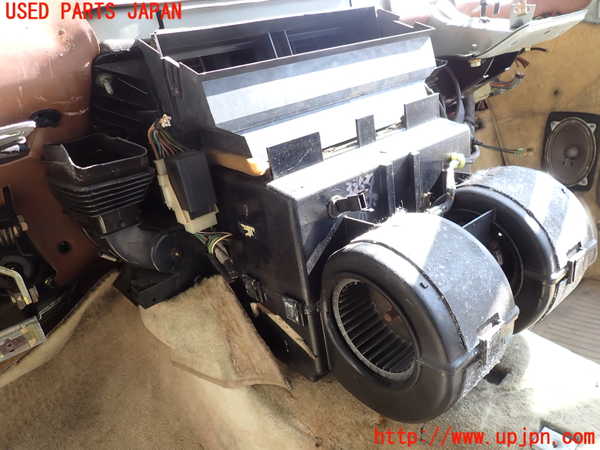 2UPJ-9232596081]BMW 520i (E28)(不明)エバポレーター1 中古_2