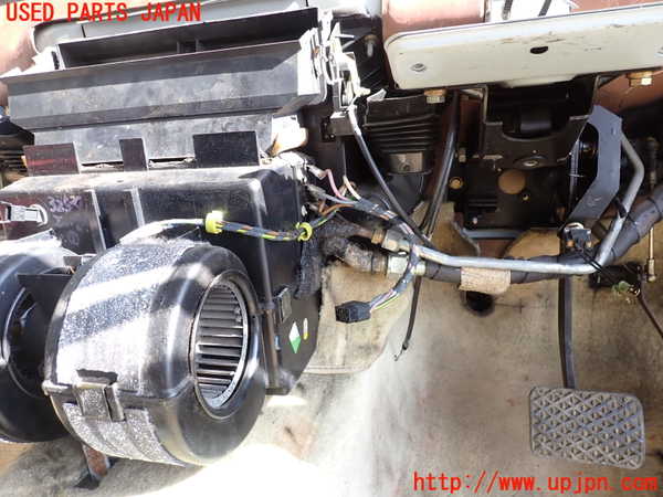 2UPJ-9232596081]BMW 520i (E28)(不明)エバポレーター1 中古_3