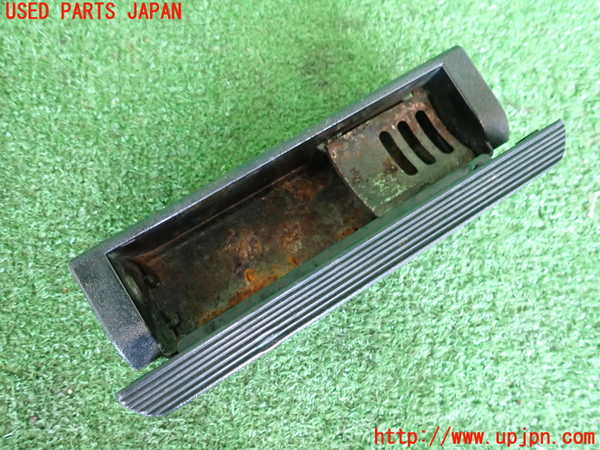 2UPJ-9232597821]BMW 520i (E28)(不明)灰皿1 中古_3