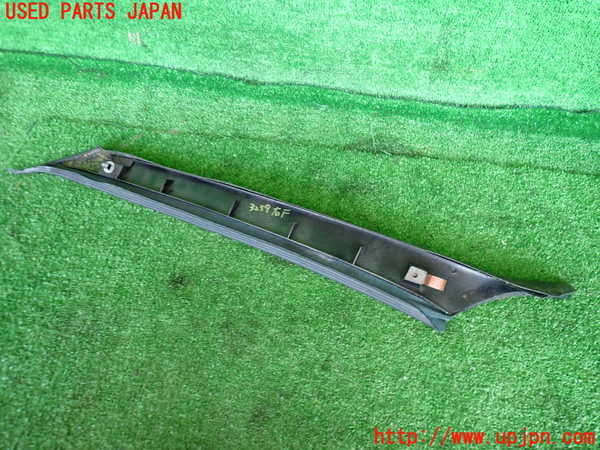 2UPJ-9232597655]BMW 520i (E28)(不明)右フロントピラートリム 中古_2