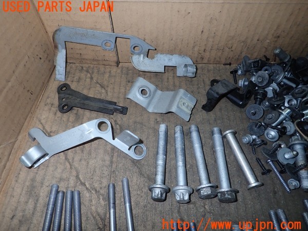 3UPJ=9232600720]BMW アクティブハイブリッド5(FZ35 F10)ネジ・ナット・ステー類 セット ジャンク_2