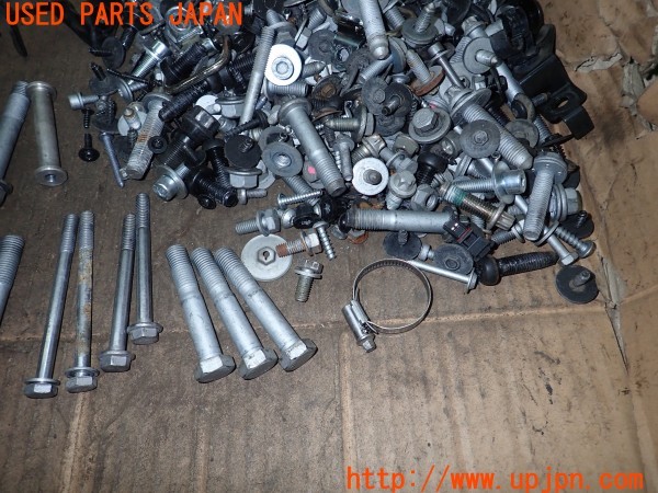 3UPJ=9232600720]BMW アクティブハイブリッド5(FZ35 F10)ネジ・ナット・ステー類 セット ジャンク_5