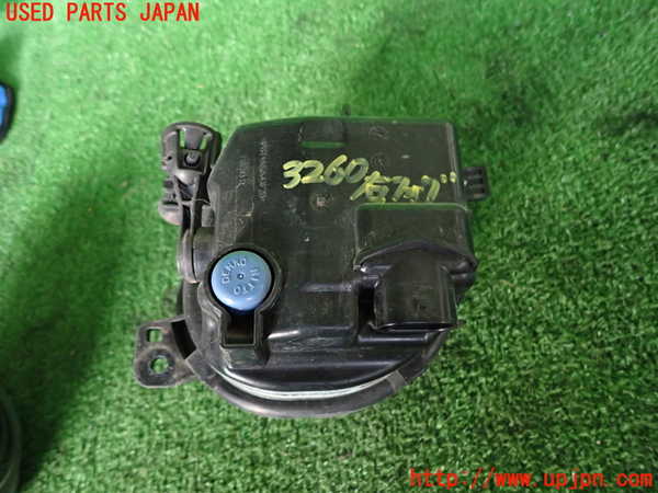 2UPJ-9232601180]BMW アクティブハイブリッド5(AH5)(FZ35)(F10)右フォグ 中古_2