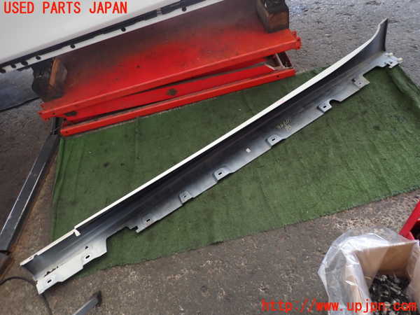 2UPJ-9232601390]BMW アクティブハイブリッド5(AH5)(FZ35)(F10)右サイドステップ 中古_5