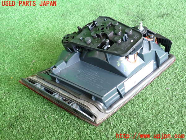 2UPJ-9232601550]BMW アクティブハイブリッド5(AH5)(FZ35)(F10)右リアフィニッシャー 中古_2