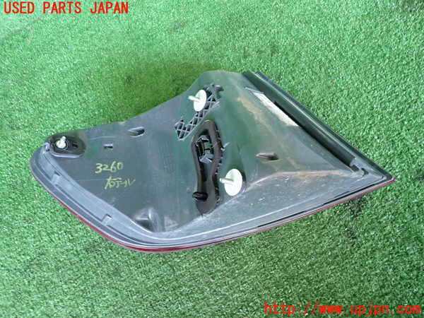 2UPJ-9232601530]BMW アクティブハイブリッド5(AH5)(FZ35)(F10)右テールランプ 中古_2