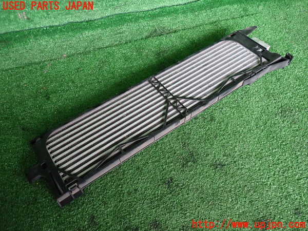 2UPJ-9232602322]BMW アクティブハイブリッド5(AH5)(FZ35)(F10)ラジエーター2 中古_2