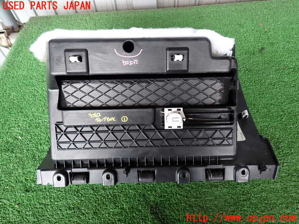 2UPJ-9232627516]ジープ・グランドチェロキー(WK36T)グローブボックス1 中古_4