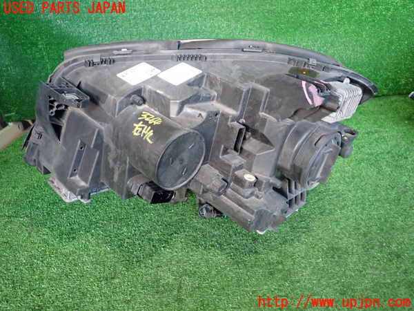 2UPJ-9232641130]ベンツ GLA180 X156(156942)右ヘッドライト HID 中古_3