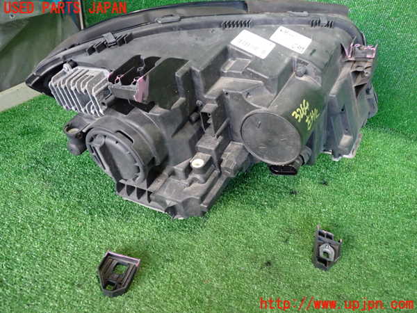 2UPJ-9232641132]ベンツ GLA180 X156(156942)左ヘッドライト HID 中古_2