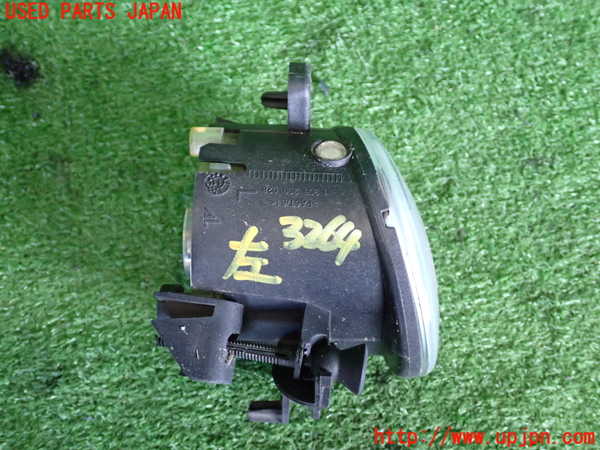 2UPJ-9232641182]ベンツ GLA180 X156(156942)左フォグ 中古_3