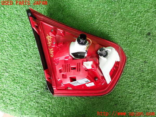 2UPJ-9232641550]ベンツ GLA180 X156(156942)右リアフィニッシャー 中古_2