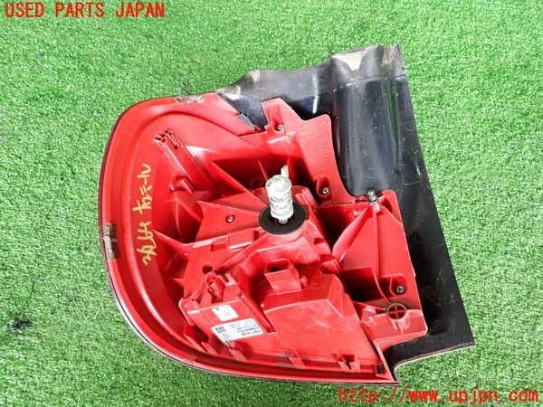 2UPJ-9232641530]ベンツ GLA180 X156(156942)右テールランプ 中古_3