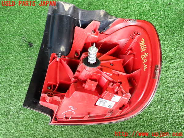 2UPJ-9232641536]ベンツ GLA180 X156(156942)左テールランプ 中古_2